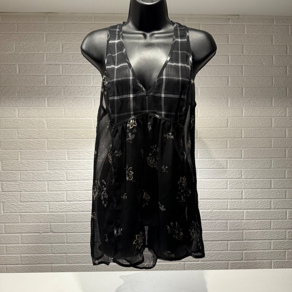 Converse One Star Top Plaid Floral Sleeveless V Neck Blouse‎